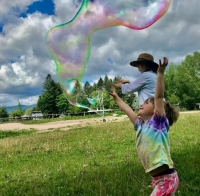 Giant Bubbles and Bubble Wands Giant Bubbles and Bubble Wands