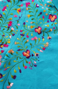 Embroidering Pansies / Bordado de pensamientos Embroidering Pansies / Bordado de pensamientos