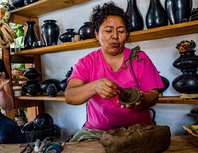 Hands in Clay: Black Pottery of San Bartolo Coyotepec