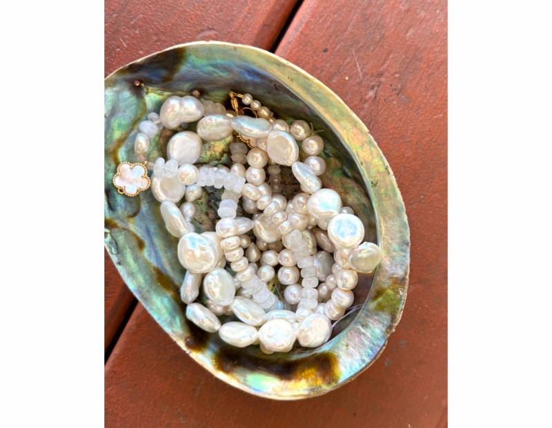 Pearls & Pinot Pearls & Pinot